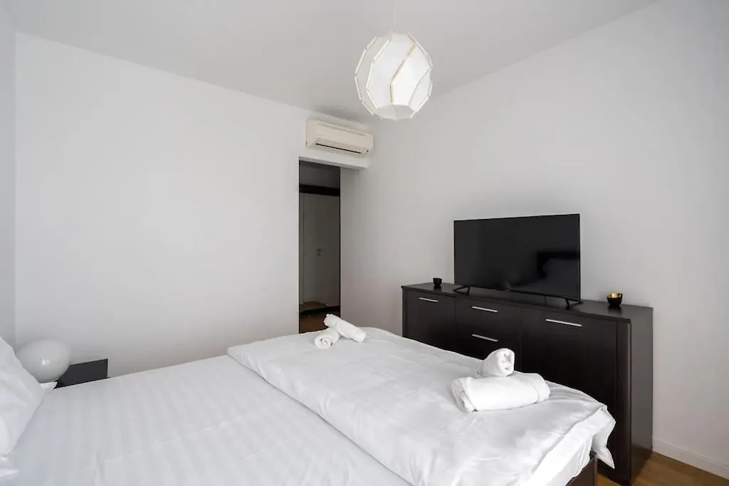 Sky View - Golden Horizon Apartment Bucharest Romania