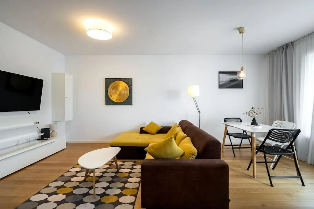 Sky View - Golden Horizon Apartment Bucharest