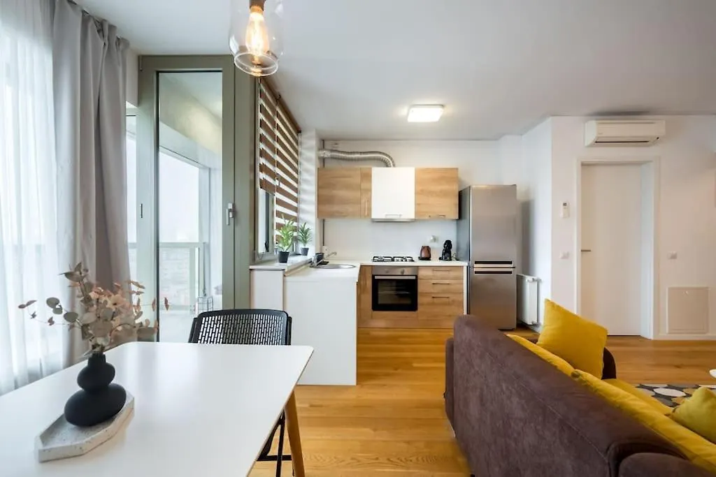 Sky View - Golden Horizon Apartment Bucharest Romania