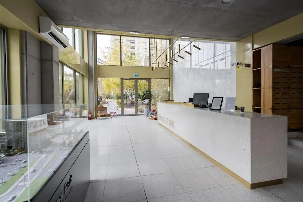 Sky View - Golden Horizon Apartment Bucharest