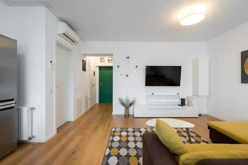 Sky View - Golden Horizon Apartment Bucharest