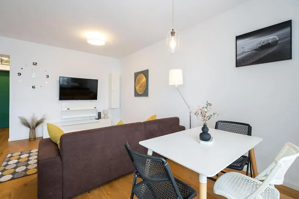 Sky View - Golden Horizon Apartment Bucharest